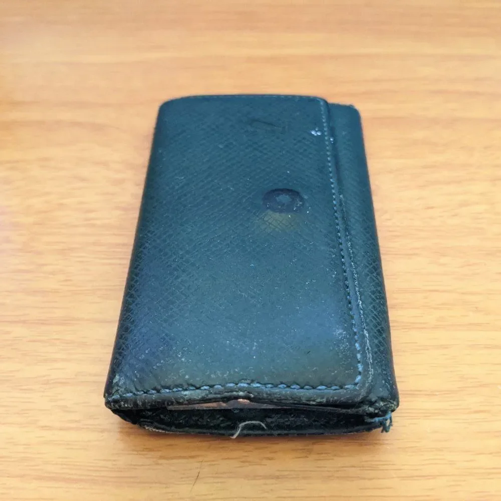 Louis Vuitton Taiga Key Holder/Wallet #717***